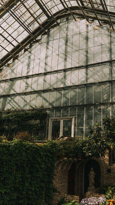 3. Lauritzen Gardens