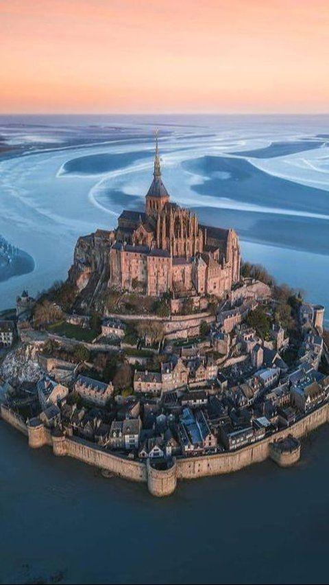 2. Mont Saint-Michel: Where Ghosts Guard Ancient Secrets<br>