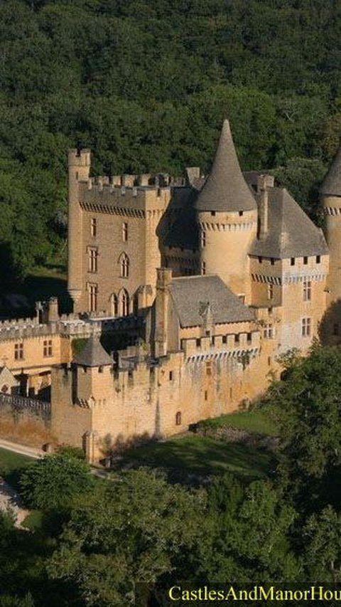 5. Chateau de Puymartin: The Haunting Tale of the White Lady<br>