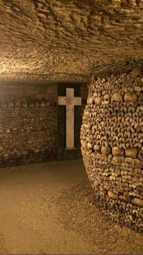 1. Paris Catacombs: A Buried Realm of Bones<br>