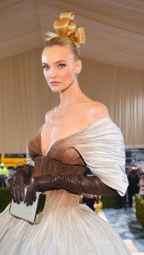 2. Caroline Trentini