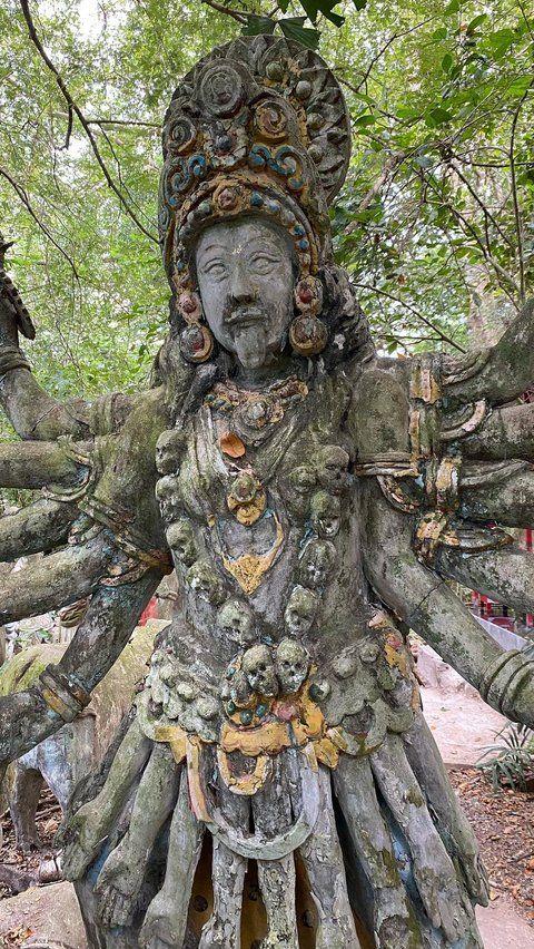 2. Ajarn Chuan Ashram, Chachoengsao: A Creepy Home of Statues<br>