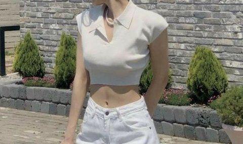 Trend of Chinese Women Using Fake Belly Button Stickers to Make Legs Look Longer