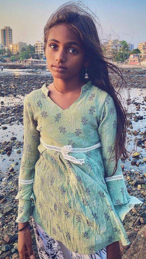 1. Maleesha Kharwa is a girl from the Dharavi dump area in Mumbai.