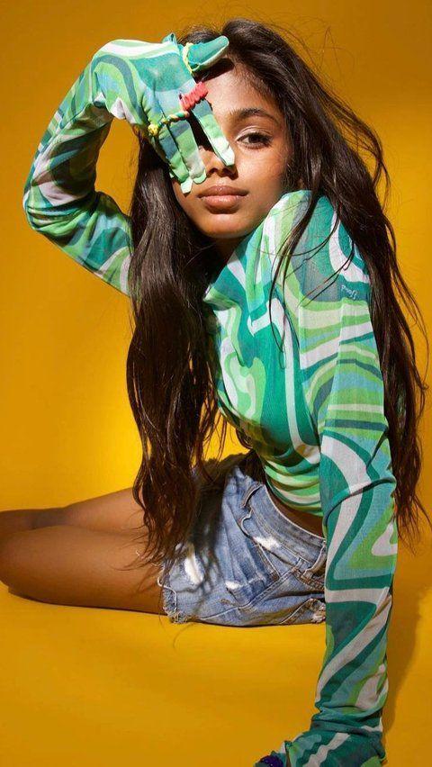4. She has been on the covers of famous international fashion magazines such as Vogue and Cosmopolitan.
