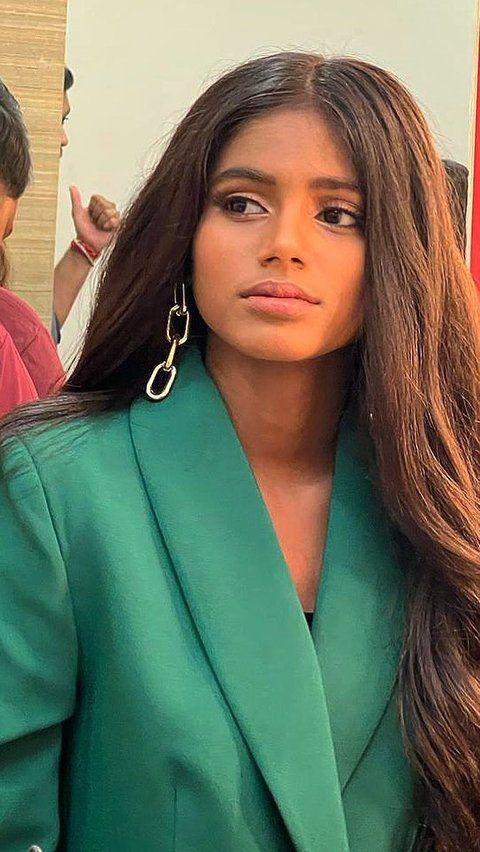 3. During a music video shoot, Robert Hoffman noticed Maleesha. He posted a video of her on social media. It quickly went viral and made her famous globally.