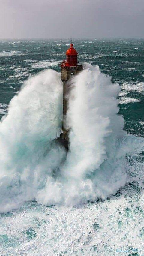 2. Phare de la Jument<br>