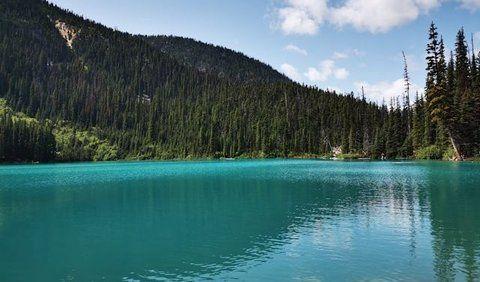 <b>1. Joffre Lakes</b>