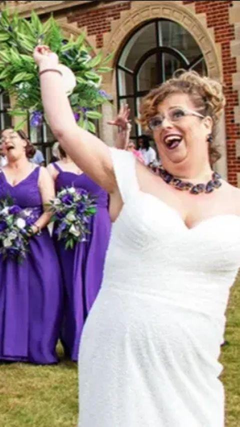 Sarah's wedding ceremony was attended by 40 of her closest family and friends on September 30 in a luxurious building hall. Another 40 guests joined her in the evening at the tennis club.