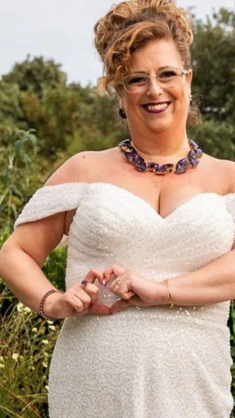 The idea of marrying herself came when Sarah was 40 during lockdown. She bought the diamond engagement ring she had always wanted and celebrated her love for herself in this stunning ceremony.