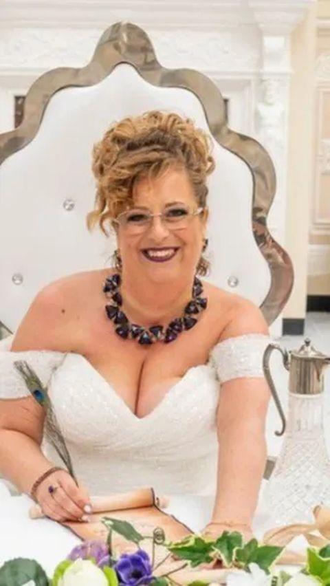 This Woman Marries Herself After Saving Money for 20 Years