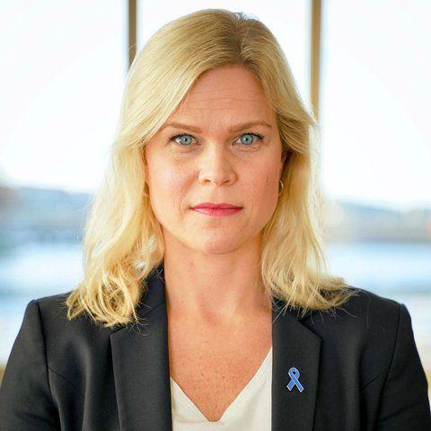 Swedish Minister Has Banana Phobia, Bans Fruit on Official Visits