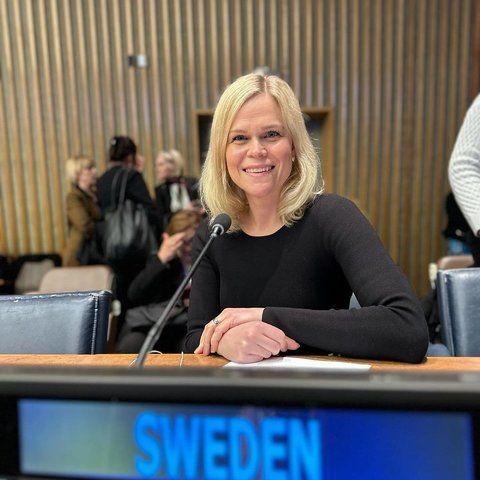 Swedish Minister Has Banana Phobia, Bans Fruit on Official Visits