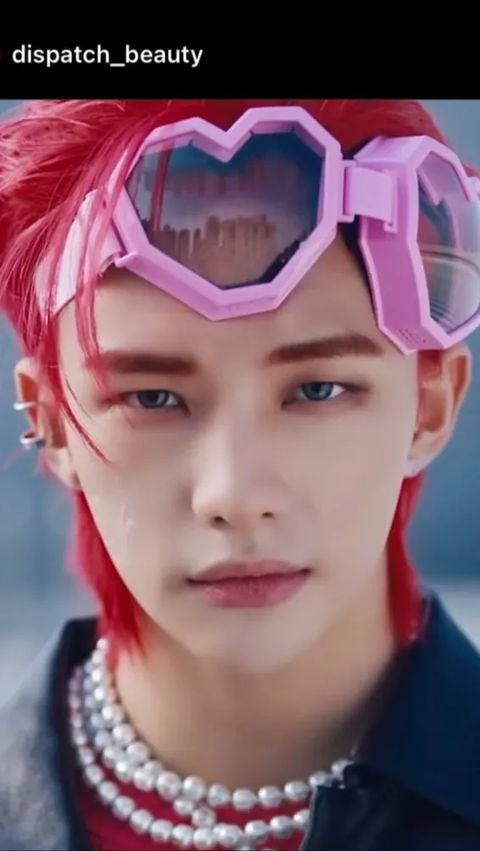 Besides his blonde hair, Hyunjin's red hair is also iconic. This style appears in STRAY KIDS's comeback teaser, MANIAC.
