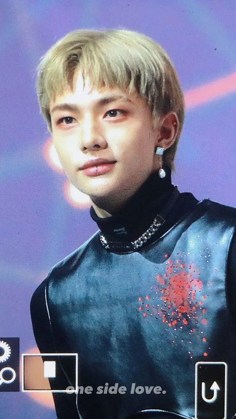 For their comeback with Maxident, fans were surprised that Hyunjin cut his long hair.