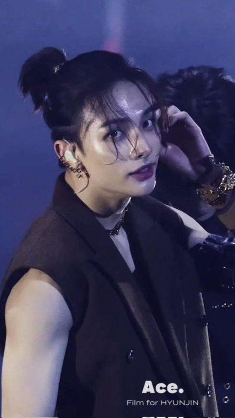 Hyunjin's name went viral during the VMA in September 2023. His name became the most searched for after appearing with undercut hair.