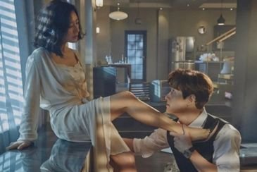 'THE WORLD OF THE MARRIED' Kamu Cocok Berperan Sebagai . . .