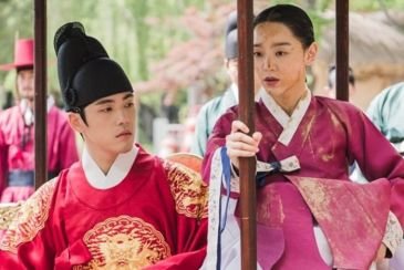 Kim So Yong - Jang Bong Hwan, Siapa Kamu di Drama MR. QUEEN?