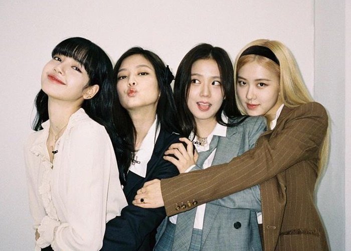 BLACKPINK Pakai Seragam, Siapa yang Bakal Jadi Sahabatmu di Sekolah Setelah Pandemi?
