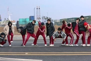 Kamu Carat Dari Jaman Debut? Buktiin Coba Dengan Tebak Member SEVENTEEN Lewat Potongan Foto Ini!