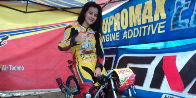 Foto Model Cantik  Motor Drag