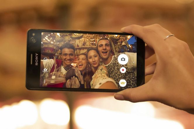 Sony luncurkan Xperia C4, sebuah ponsel khusus untuk pencinta selfie