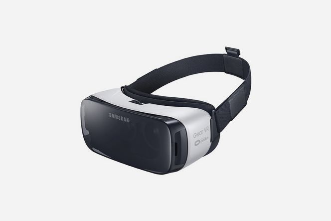 Selain bisa bermain game, Anda juga bisa menonton film lewat Gear VR