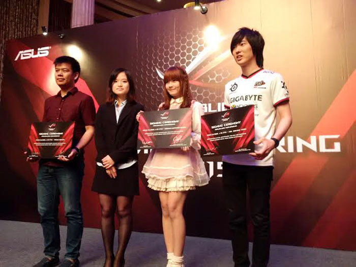 Gamer cantik jadi magnet penjualan produk ROG Asus Techno.id Gamer cantik jadi magnet penjualan produk ROG Asus Techno.id