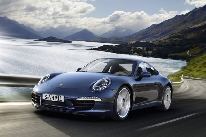 Pertarungan Apple CarPlay dan Android Auto di mobil Porsche 911