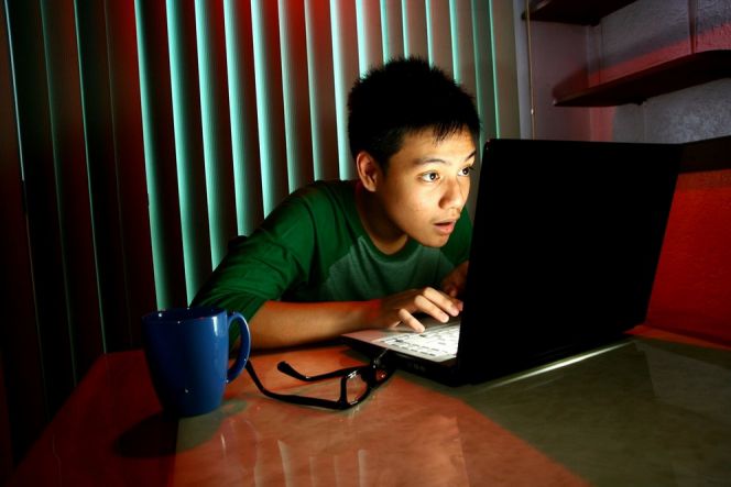 Berapa lama umumnya orang Indonesia nonton video dalam sehari?