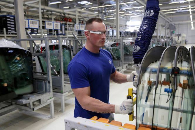 Volkswagen akan lengkapi karyawannya dengan kacamata 3D