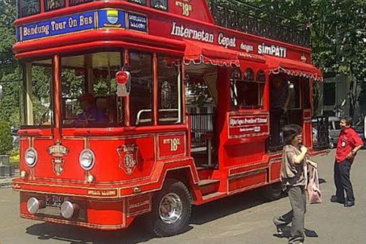 Bandung Merdeka Com Dialah Orang Di Balik Kemudi Bus Bandros