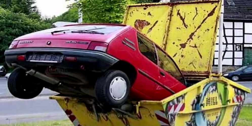  VIDEO Deretan Kecelakaan Mobil Paling Aneh di Dunia 