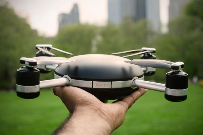 Lily drone akan mengikuti ke manapun Anda bergerak