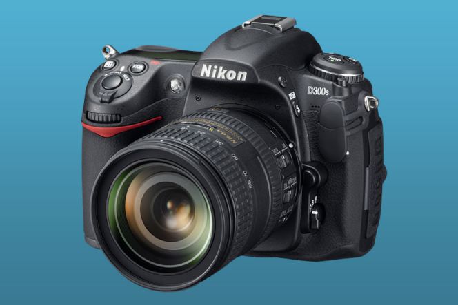 Inikah kamera pengganti Nikon D300s?