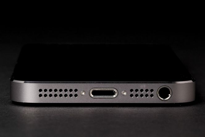 Wacana penghapusan port headphone di iPhone 7 picu petisi online