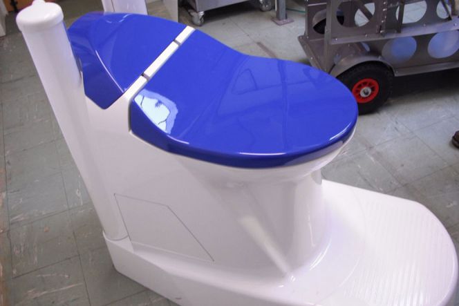Tak dibekali flush, kloset ini justru bisa hasilkan air bersih