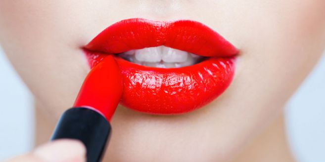 5 Merek Lipstik Merah Menyala Sesuai untuk Wanita Asia