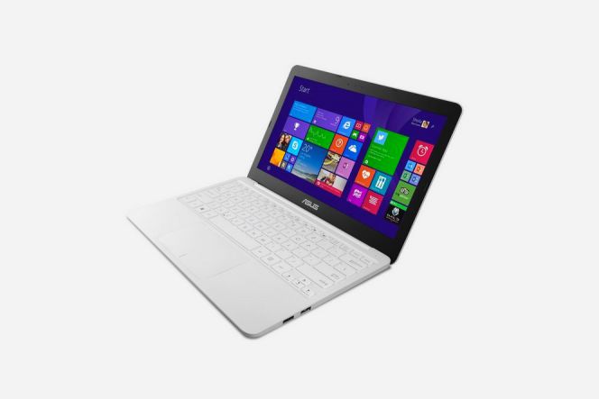 Asus X205TA ringan di tangan dan kantong