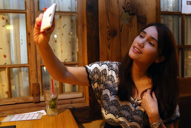 Ini sejumlah aktivitas yang tidak boleh dilakukan sambil selfie