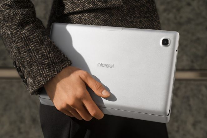 Alcatel kenalkan tablet hibrida pertamanya dengan keyboard unik