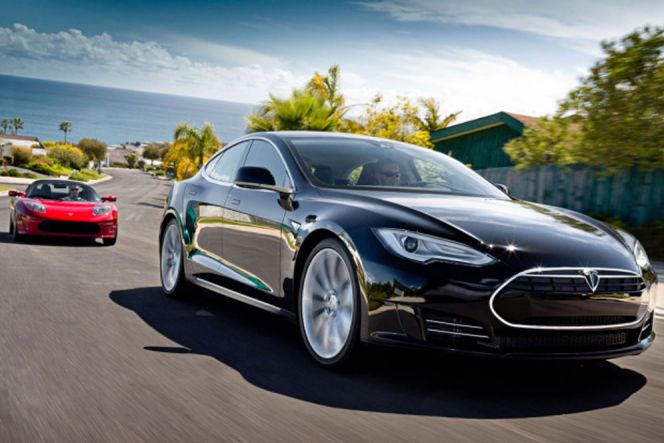 Tak cuma ponsel, Tesla juga punya fitur wireless charging