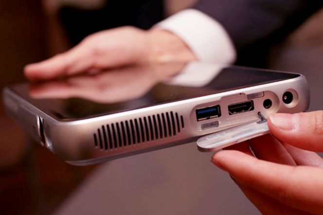 Proyektor Android besutan ZTE ini ternyata sebuah tablet