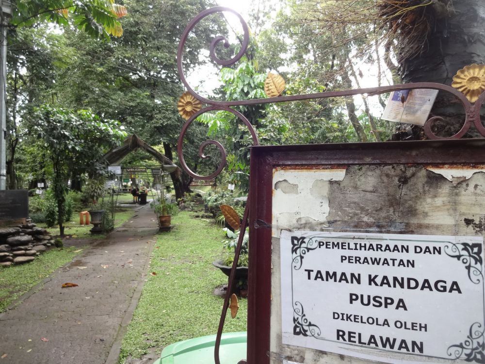 Bandung Merdekacom Dadang Tukang Loak Relawan Taman