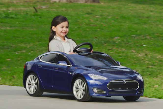 Tesla Model S juga hadir untuk anak-anak