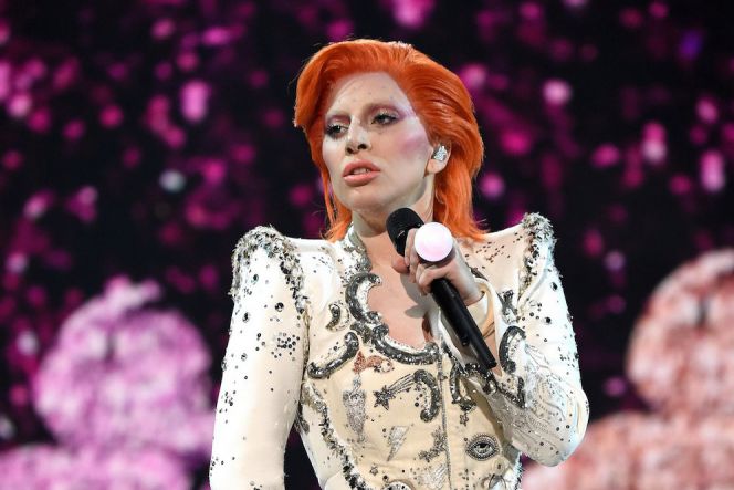 Ternyata segini harga mic Lady Gaga di Grammy Awards 2016 kemarin