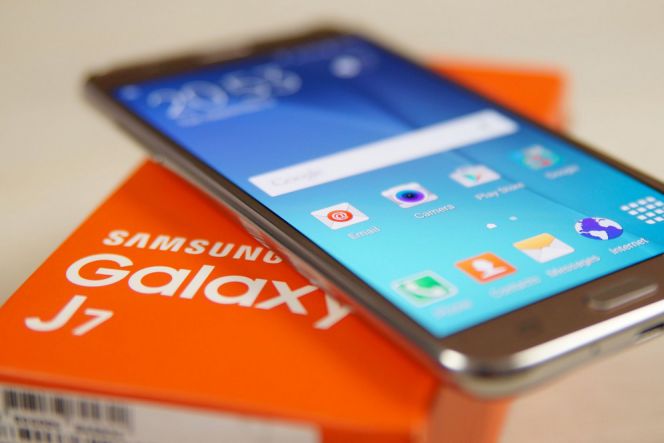 Samsung Galaxy J7 (2016) dan Galaxy J5 (2016) resmi diumumkan