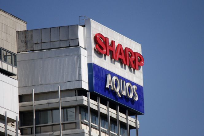 Sah, Sharp telah diambil alih oleh Foxconn!