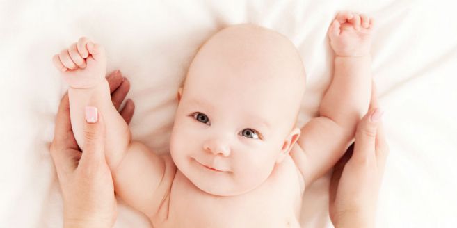 7 Langkah Mudah Memijat Tangan Bayi