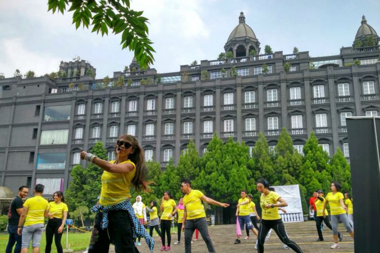 Bandung - Merdeka.com  Pagi sehat dengan zumba bersama 